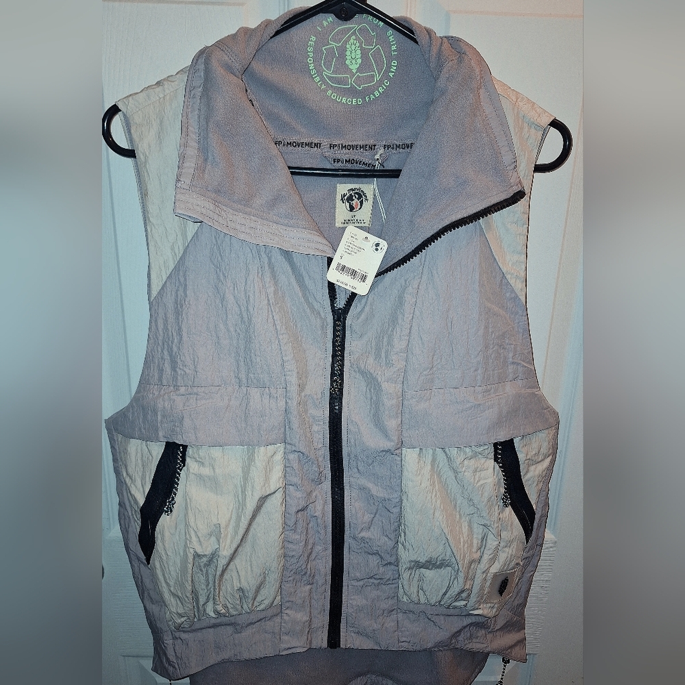 FP Cares Know The Ropes Packable Utility Vest Size S - Picture 8 of 8